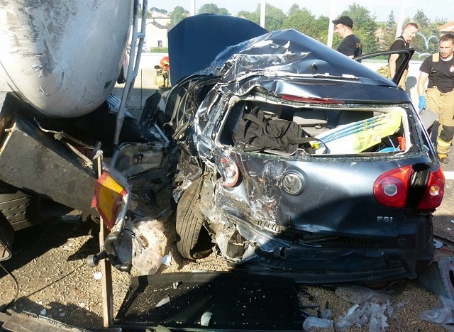 Wypadek na autostradzie A4 w Gliwicach. Kierowca zginął, jego pasażerka jest w ciężkim stanie.Zobacz kolejne zdjęcia. Przesuwaj zdjęcia w prawo - naciśnij strzałkę lub przycisk NASTĘPNE