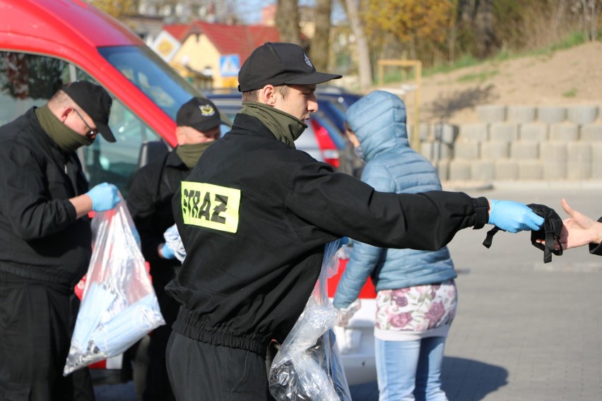 Darmowe maseczki rozdawane były w 38 punktach na terenie...