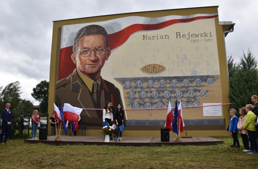 Uroczyste odsłonięcie muralu w Barkowie upamiętniającego Mariana Rejewskiego