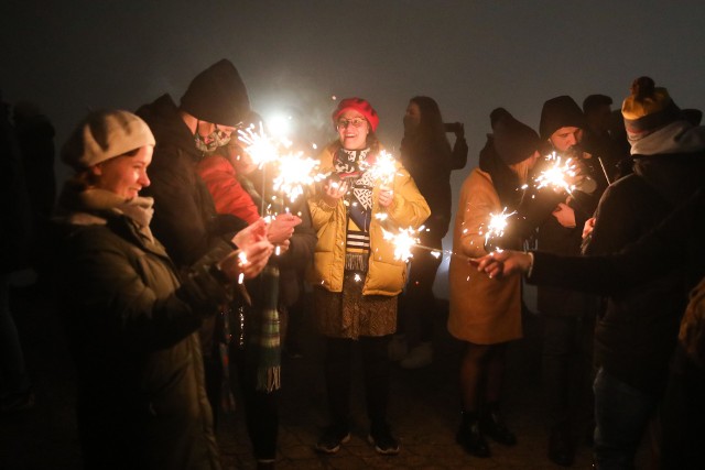 Krakowianie witają 2021 rok na Kopcu Krakusa