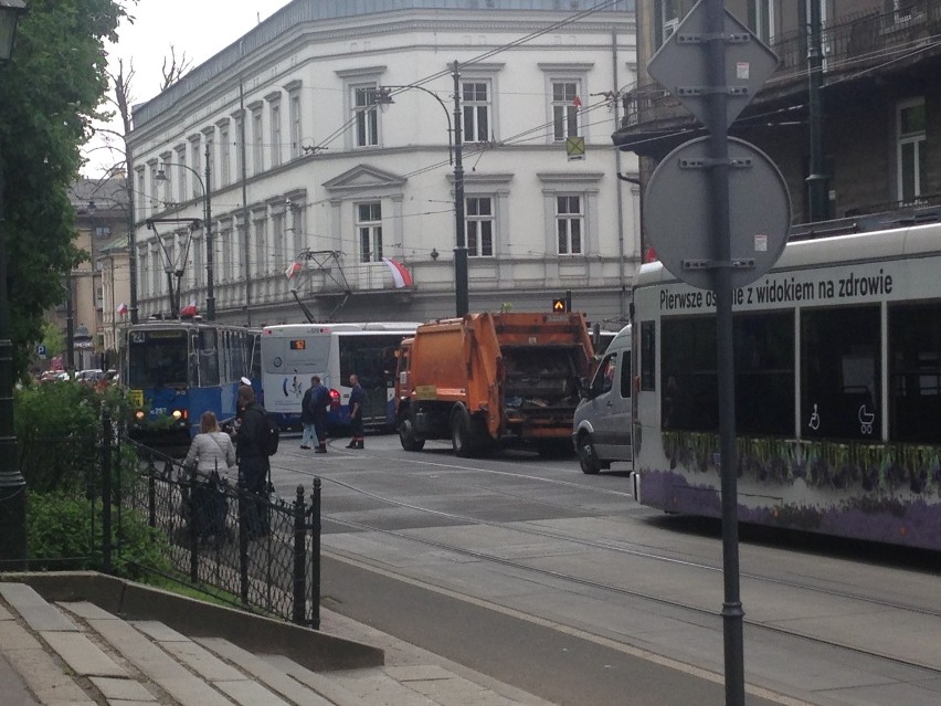 Kraków. Zderzenie tramwaju z autobusem na ul. Straszewskiego 