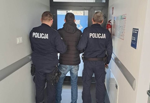 Ponad dwa promile alkoholu miał kierowca, zatrzymani przez policjantów z komisariatu w Chmielniku.