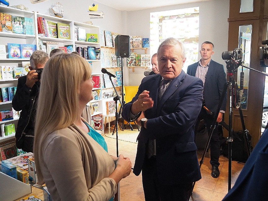  Minister Piotr Gliński ogłosił w Łodzi wyniki programu "Certyfikat dla małych księgarni". Księgarnie z Łodzi i regionu ze wsparciem WIDEO