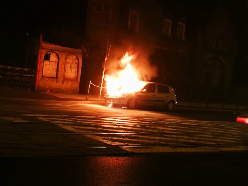 Pożar samochodu na Głogowskiej....