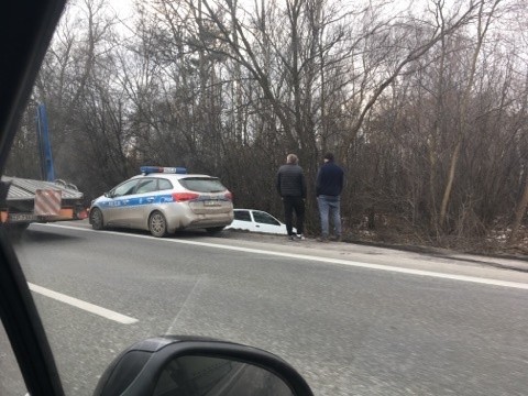 Wypadek w Podwarpiu: Samochód wpadł do rowu na DK1 ZDJĘCIA