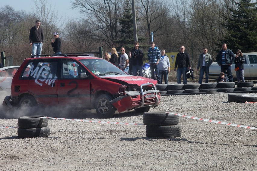 Destruction Derby Krk: wyścigi samochodowe w Krakowie [ZDJĘCIA]