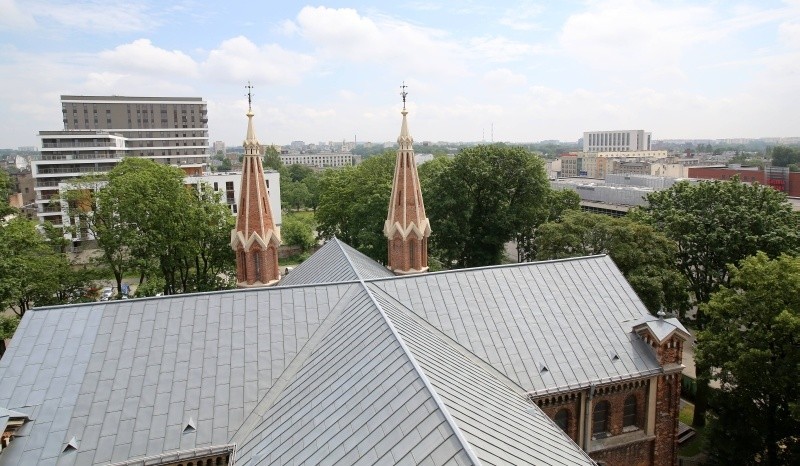 Kościół jezuitów w Łodzi. Dawny kościół ewangelicki. Zobacz jaka panoramę Łodzi widać z jego wieży