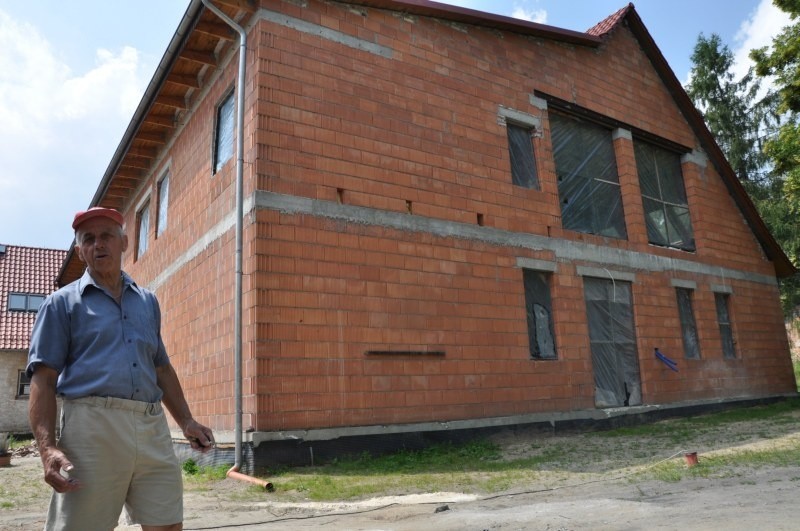 Budowa hospicjum w Smardach Górnych. W przebudowie budynku...