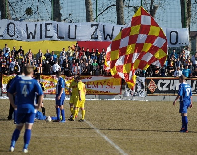 Czuwaj Przemyśl - Sokół NiskoPiłkarze IV-ligowego Czuwaju Przemyśl ostatni raz na swoim stadionie grali w czerwcu 2010 roku. Niestety, Czuwaj uległ gościom z Niska 0-2.