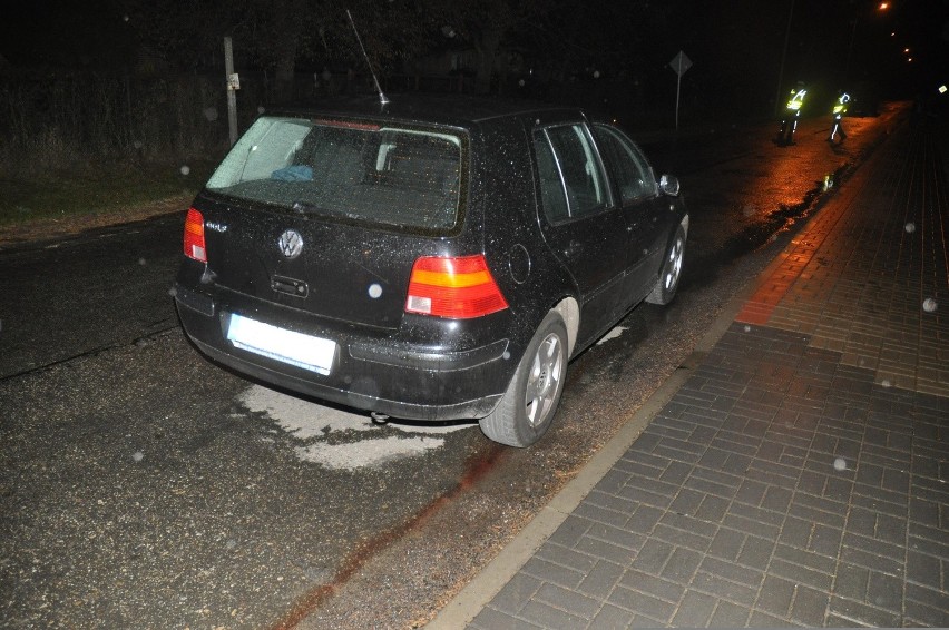 Kierujący vw golfem najechał na leżącego na jezdni 54-latka