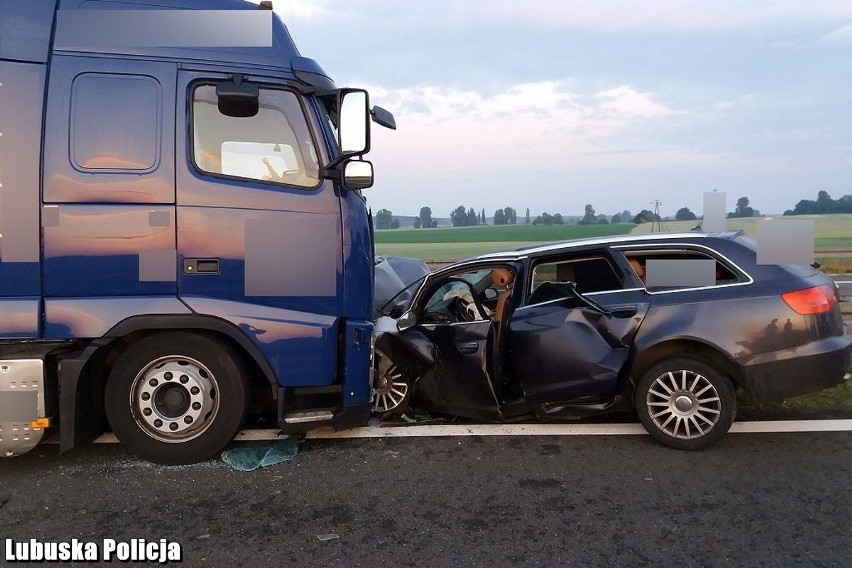 Pijany mężczyzna, z sądowym zakazem prowadzenia pojazdów,...