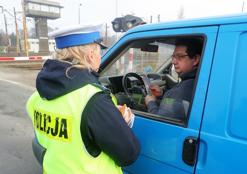 Niebezpiecznie na przejazdach kolejowych. Akcja szczecińskich służb [ZDJĘCIA, WIDEO]