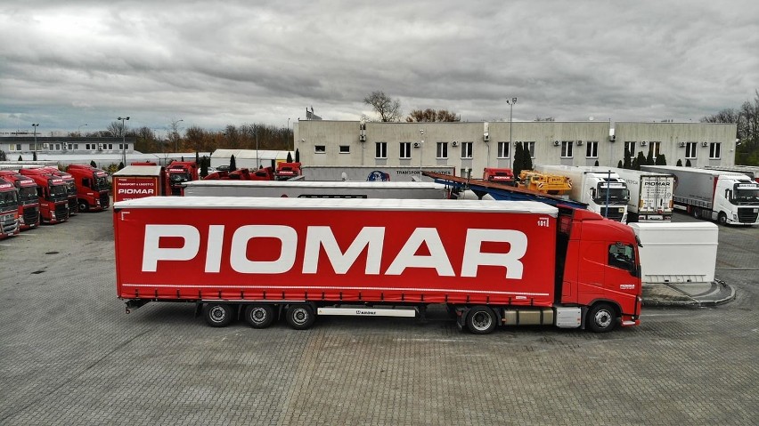 Dziś Piomar ma ponad sto zestawów (ciągniki siodłowe plus...