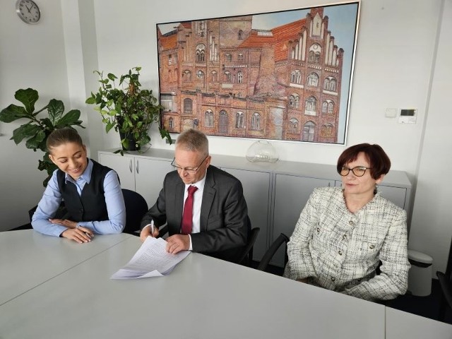 Od lewej: zastępca prezydenta Anna Szotkowska, prezes zarządu REMONDIS Szczecin Ronald Laska, prokurent Monika Wierzbicka