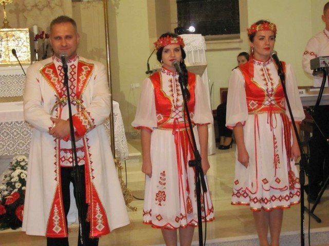 Wykonał go Zespół Estradowy Białoruskiej Pieśni Ludowej "Kalinka" z Białegostoku