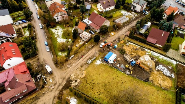 Kompleksowa modernizacja, m.in. z budowa chodnika, ulicy Reformackiej w Wieliczce, pochłonie ponad 3,2 mln zł. Prace powodujące duże utrudnienia w ruchu powinny zakończyć się we wrześniu 2022 roku