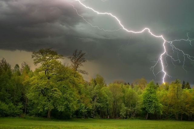 Temperatura maksymalna w niedzielę od 19 do 23 stopni Celsjusza na południowym zachodzie i nad morzem, ok. 25 w centrum do 32 stopni na południowym wschodzie.