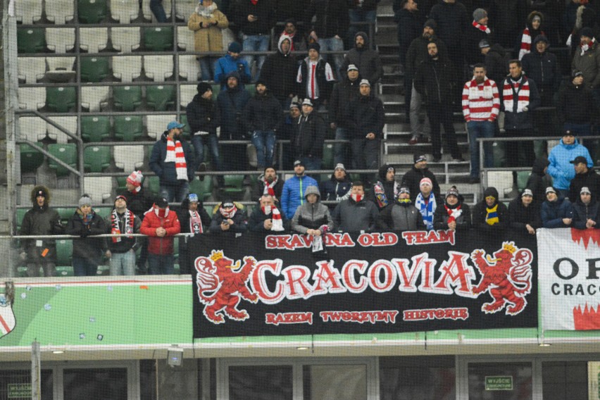 Kibice Cracovii na stadionie Legii Warszawa