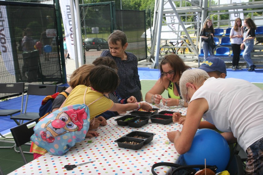 Piknik z MDK w Ostrowi Mazowieckiej "Day for art". Zabawy dla dzieci, potańcówka dla dorosłych. Zdjęcia 24.06.2021