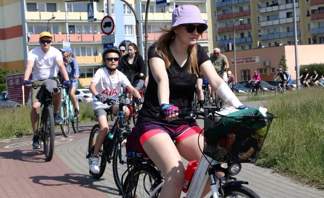 Z ronda Skalskiego w Grudziądzu w stronę Radzynia Chełmińskiego pojechało około sto osób.