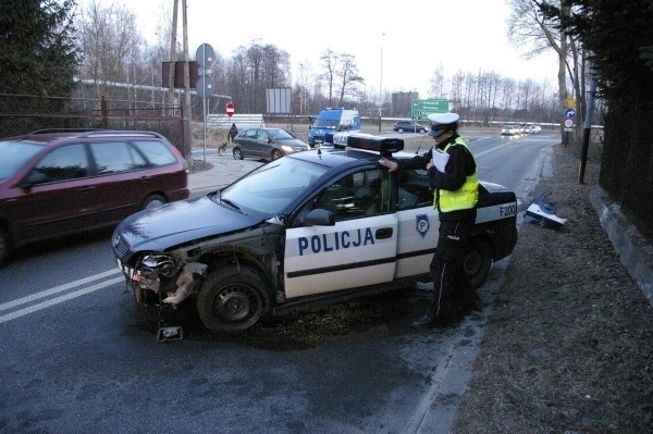 Wypadek radiowozu przy 11 Listopada! Hamulce nie zadziałały [nowe fakty, zdjęcia]