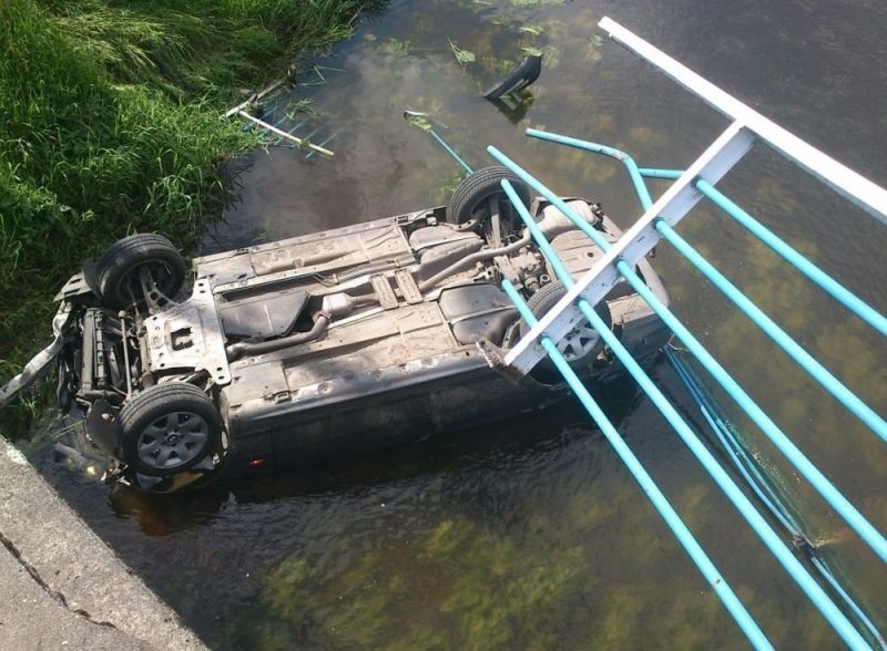 We wtorek, po godzinie 15, do rzeki Kumiałka wpadł samochód...