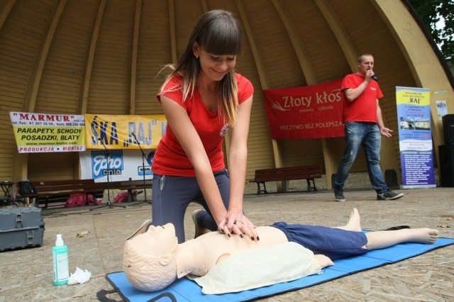 Podczas festynu odbył się między innymi pokaz prawidłowego udzielania pierwszej pomocy.
