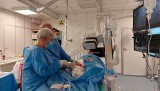 Skomplikowany, ale udany zabieg w szpitalu w Starachowicach. Lekarze uratowali pacjenta w bardzo ciężkim stanie
