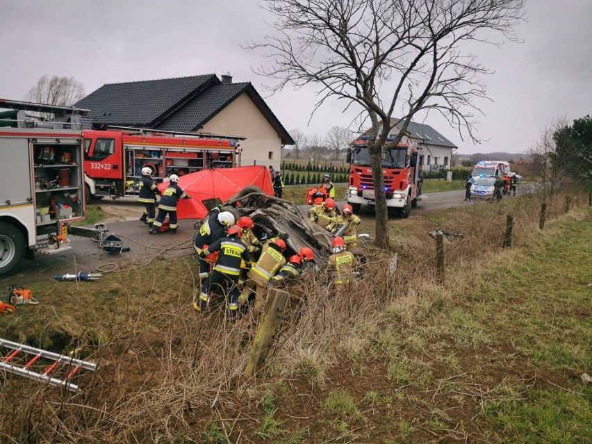 Tragiczny wypadek w miejscowości Włoki w gminie Świeszyno [zdjęcia]