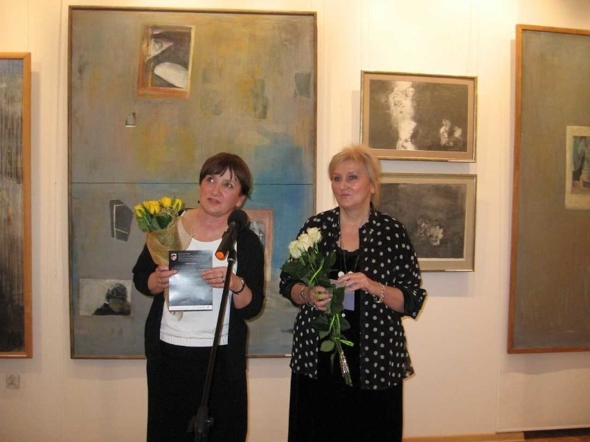 Katarzyna Nowicka - Urbańska ( z lewej) prezentowała swe...