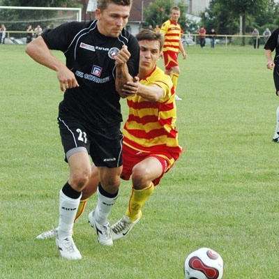 Dawid Sołdecki (z prawej) w piątek podpisał kontrakt z Jagiellonią. Niestety, dzień później, w meczu z Polonią  za bardzo sobie nie pograł.