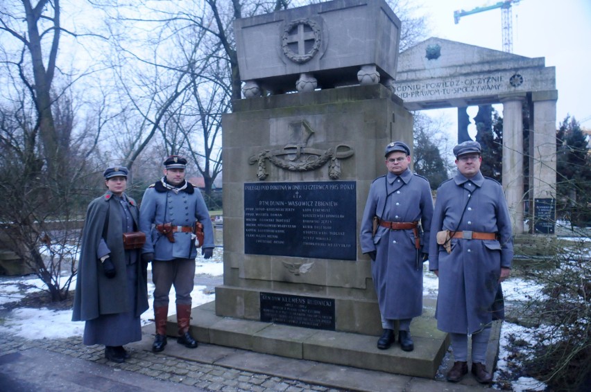 Inauguracja Rajdu Wojna Polsko-Czeska w Krakowie. Członkowie Regimentu ubrani w mundury Wojska Polskiego [ZDJĘCIA]