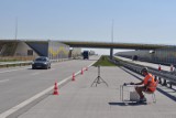 Politechnika Białostocka pracuje nad innowacyjną nawierzchnią drogową - poroelastyczną. Ma zapewniać lepszą przyczepność i zmniejszać hałas