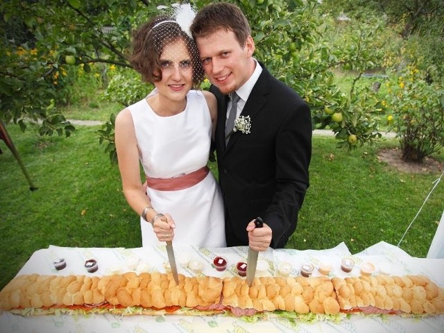 Dobrochna i Darek brali niedawno ślub w Kielcach. Gościom uroczystości postanowili zaserwować Gigantyczny Sandwich z Subwaya.
