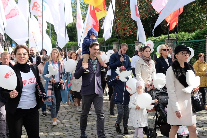 Tłumy na trzecim Marszu dla Życia i Rodziny w Żarach. "I...