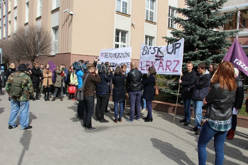 Białystok. Demonstracja partii Razem przeciwko zaostrzeniu prawa aborcyjnego (zdjęcia, wideo)
