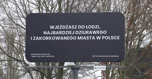 W Łodzi pojawił się pierwszy bilbord piętnujący indolencję władz miasta w kwestii remontów dziurawych ulic, a także problemu korków. Zainstalowano go przy ul. Aleksandrowskiej na wysokości Bylinowej.