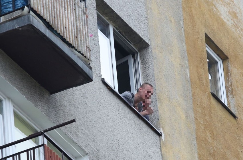 17-latek groził, że wyskoczy z dziewiątego piętra w Kielcach