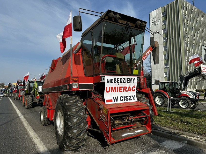 Transparenty rolników wbijają w fotel! Zobaczcie najciekawsze hasła protestujących w Kielcach