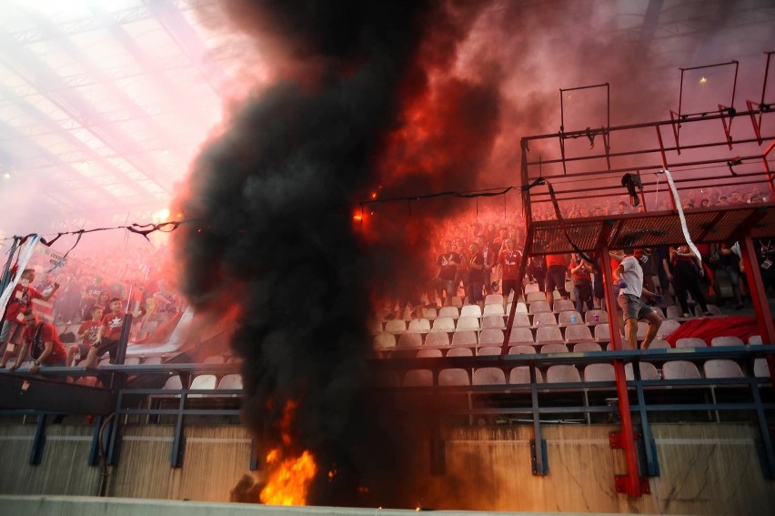 Komisja Ligi ukarała Wisłę Kraków za mecz z Lechem Poznań