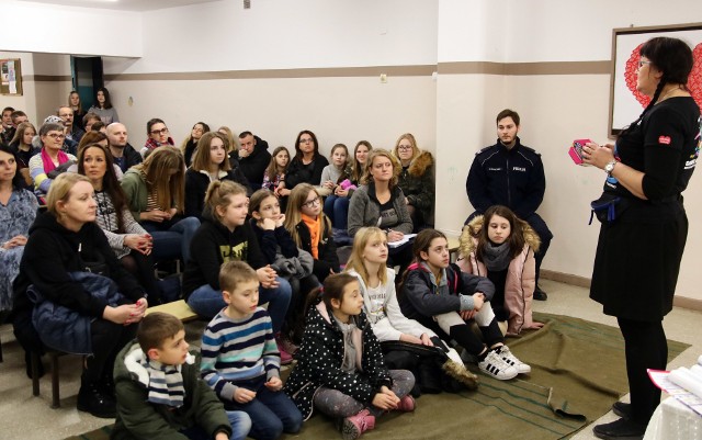 W Grudziądzu wszystko dopinane jest na przysłowiowy ostatni guzik przed niedzielnym finałem Wielkiej Orkiestry Świątecznej Pomocy. We wtorkowy wieczór, w sztabie WOŚP w SP 21 na osiedlu Lotnisko, Edyta Ogonowska szefowa rozwiała wszystkie wątpliwości związane z bezpieczeństwem wolontariuszy, którzy 12 stycznia będą zbierali datki do puszek WOŚP.