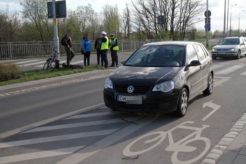 Wrocław: Potrącenie rowerzystki na Krzywoustego (ZDJĘCIA)