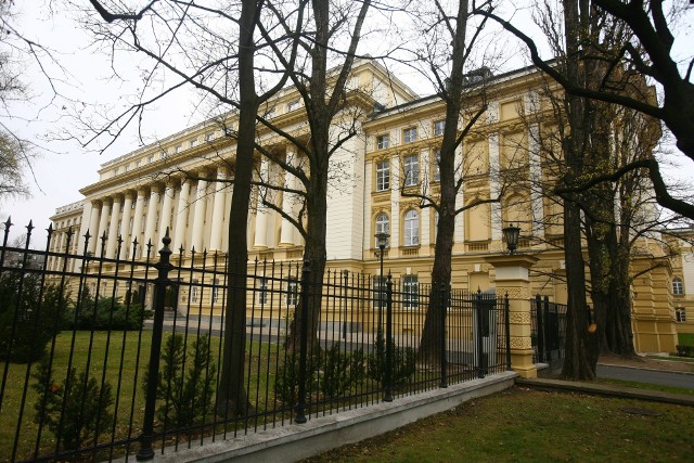 rządowe mieszkaniaZa zmiany w przydziale rządowych mieszkań odpowiada Kancelaria Prezesa Rady Ministrów.