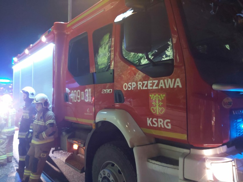 W akcji ratunkowej brało udział 17 strażaków z PSP w Bochni...