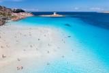 7 najlepszych plaż Sardynii. Jasny piasek, krystaliczna woda i widoki jak ze snów