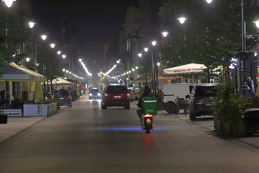 Ulica Piotrkowska późnym wieczorem i nocą ZDJĘCIA       