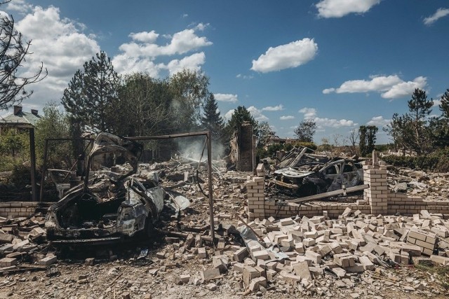 Rosjanie atakowali ukraińskie miasta bez względu na ponoszone straty. Taktyka spalonej ziemi drogo ich kosztowała.