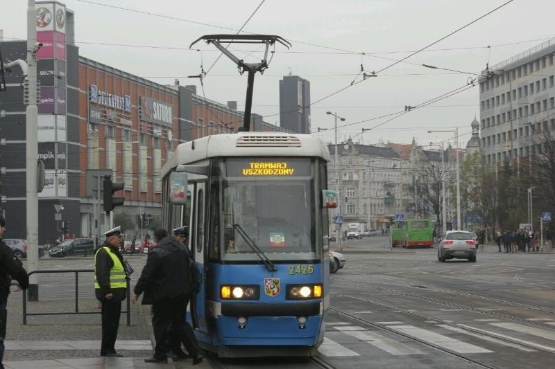 Wypadek na rondzie Reagana. Piesza wpadła pod tramwaj