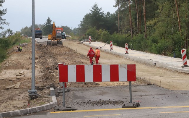 Na odcinku Kozienice-Aleksandrówka powstanie nowa konstrukcja drogi wraz z chodnikami i ścieżkami rowerowymi oraz wiadukt.