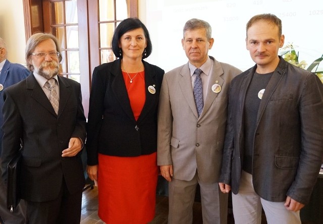 Zarząd PTTK w Inowrocławiu. Od lewej: Antoni Ścigacz, Urszula Żurawska, Andrzej Dragacz i Radosław Balmowski